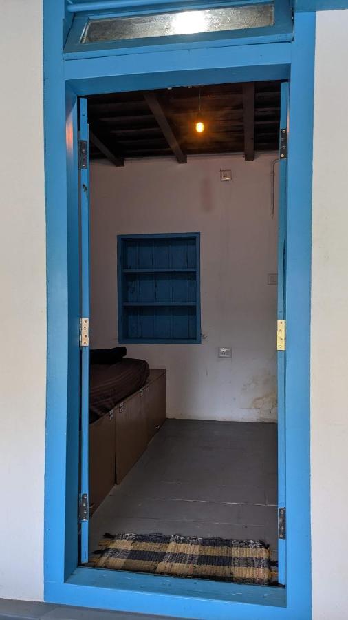 Crossroads Hostel 1957 กัลปัตตา ภายนอก รูปภาพ