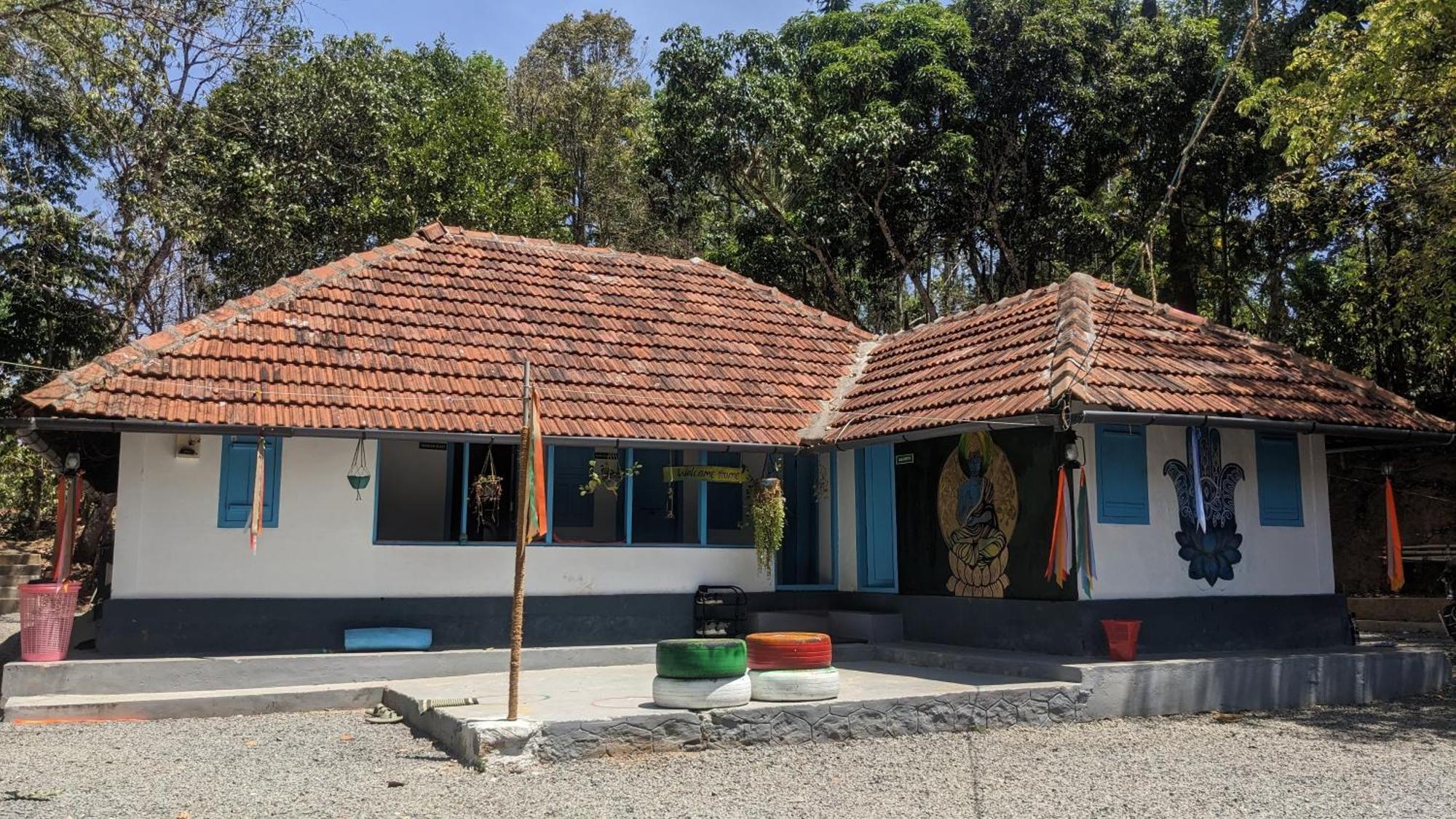 Crossroads Hostel 1957 กัลปัตตา ภายนอก รูปภาพ